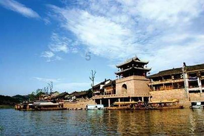 冒用他人身份证、使用伪造证件乘机，这5人被三亚警方拘留！