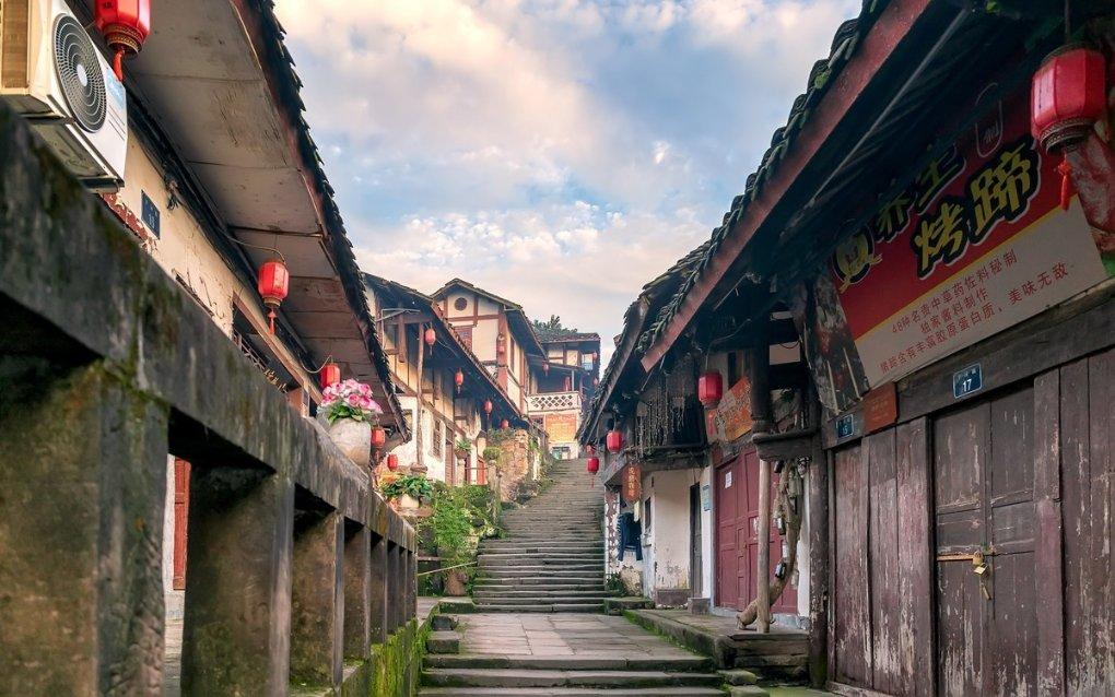 路过余杭仁和，云会村南山漾是个富含诗意的地方，田园风光挺另类